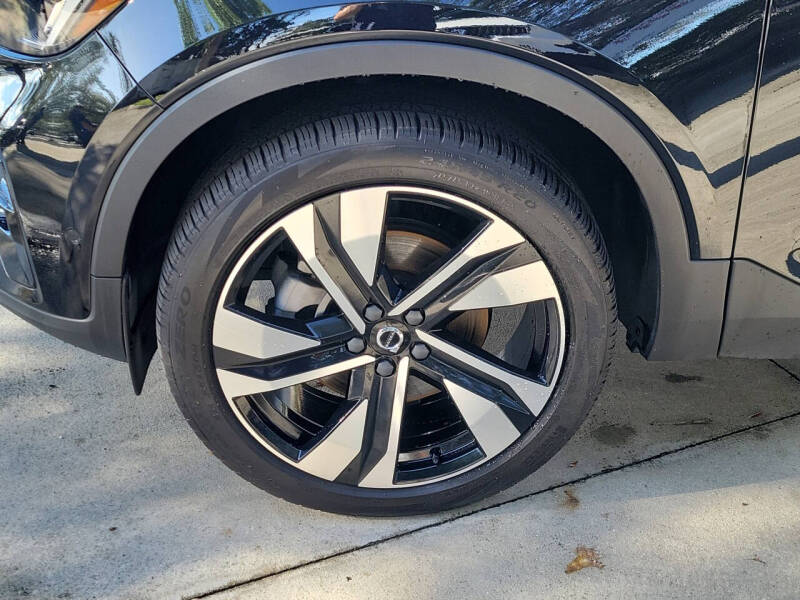 2024 Volvo XC40 B5 Plus Dark Theme