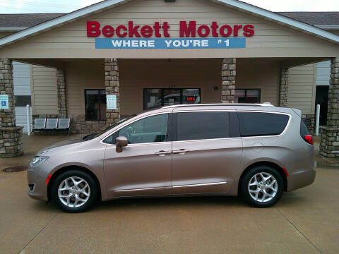 2017 Chrysler Pacifica Touring-L Plus