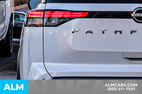 2024 Nissan Pathfinder SL