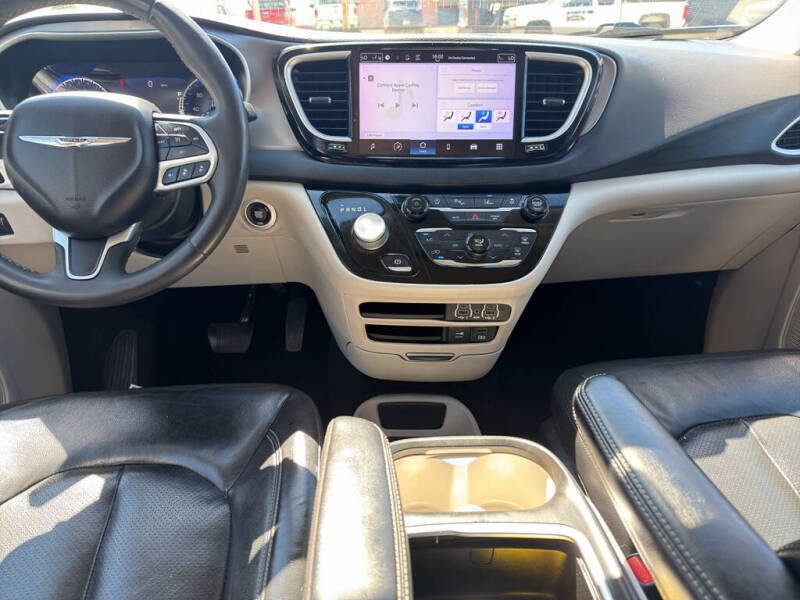 2022 Chrysler Pacifica Touring L