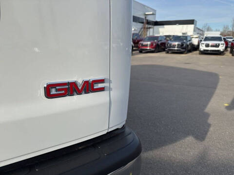 2024 GMC Savana 2500