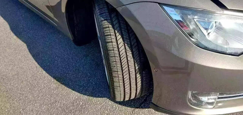 2015 Tesla Model S 70D