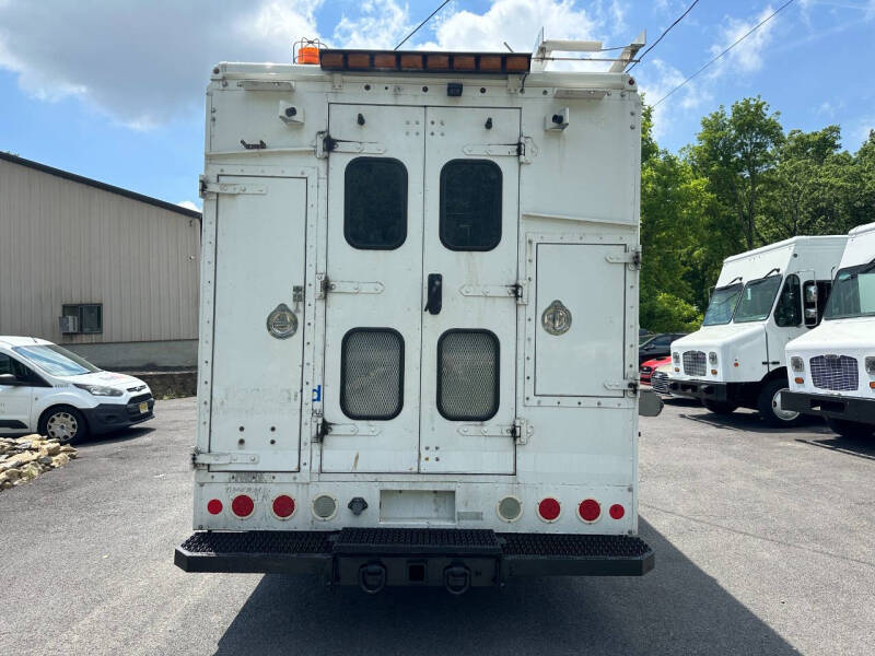 2016 Freightliner MT45 Chassis