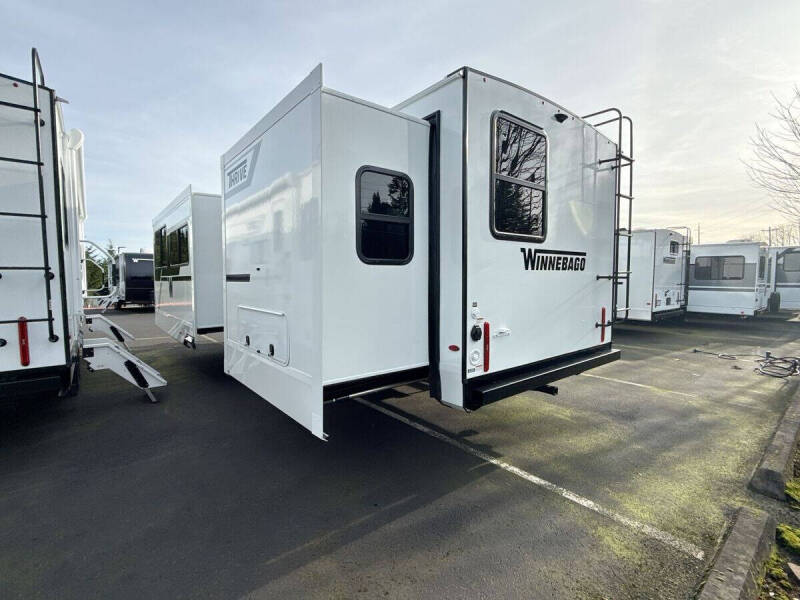 2026 Winnebago Thrive
