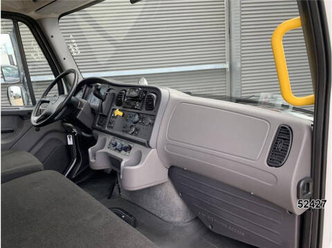 2021 Freightliner M2 106