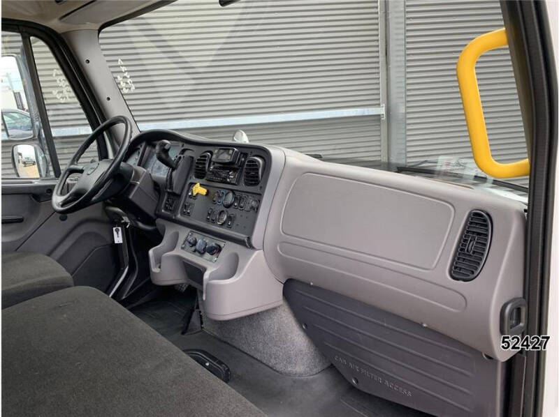 2021 Freightliner M2 106
