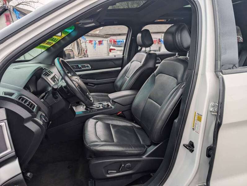 2017 Ford Explorer XLT - Photo 9