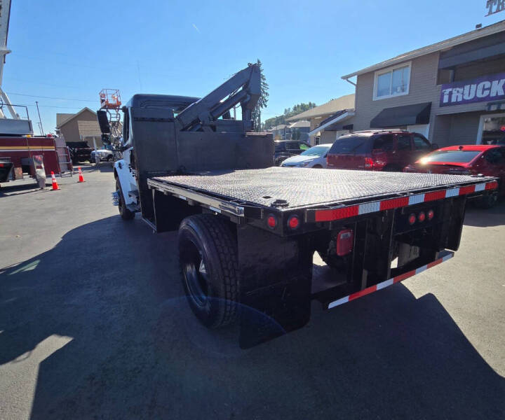 2004 Freightliner M2 106