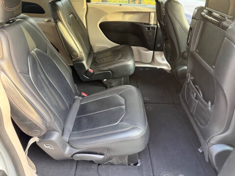 2017 Chrysler Pacifica Touring-L Plus