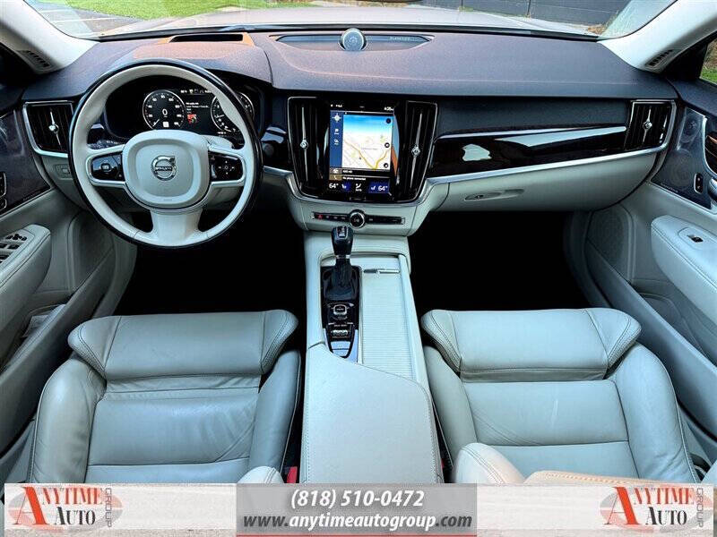 2017 Volvo S90 T6 Momentum