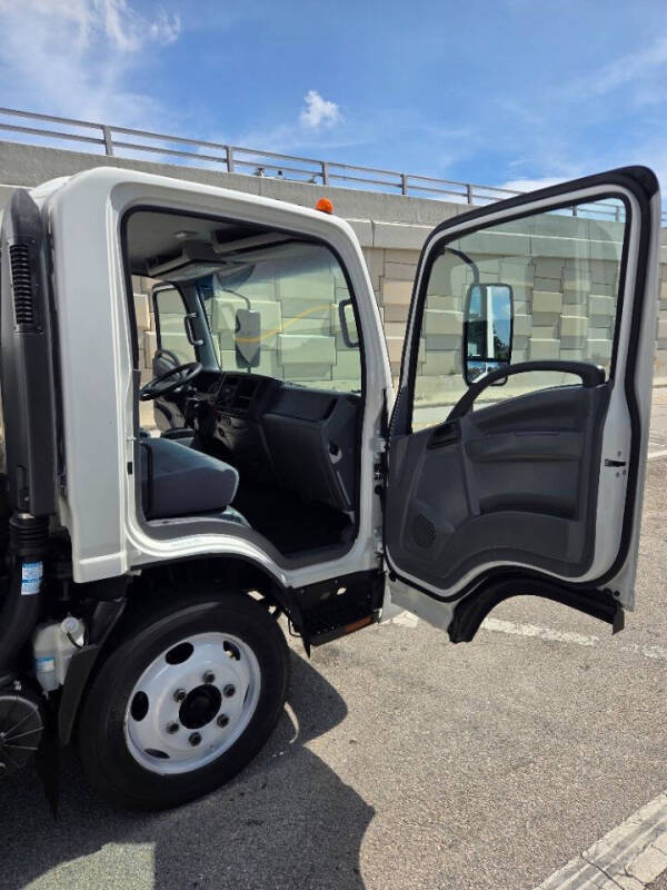 2022 Isuzu NRR