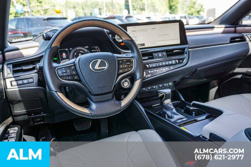 2024 Lexus ES 300h Luxury