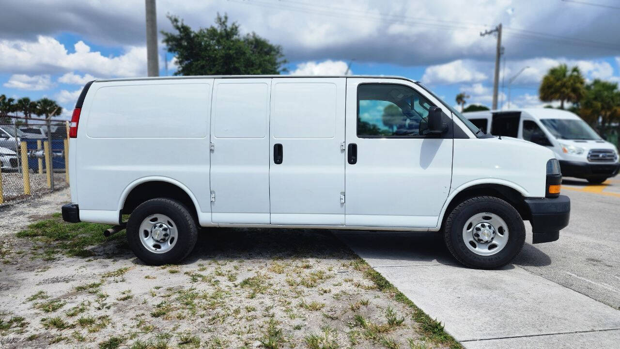 2020 Chevrolet Express  - $18,900