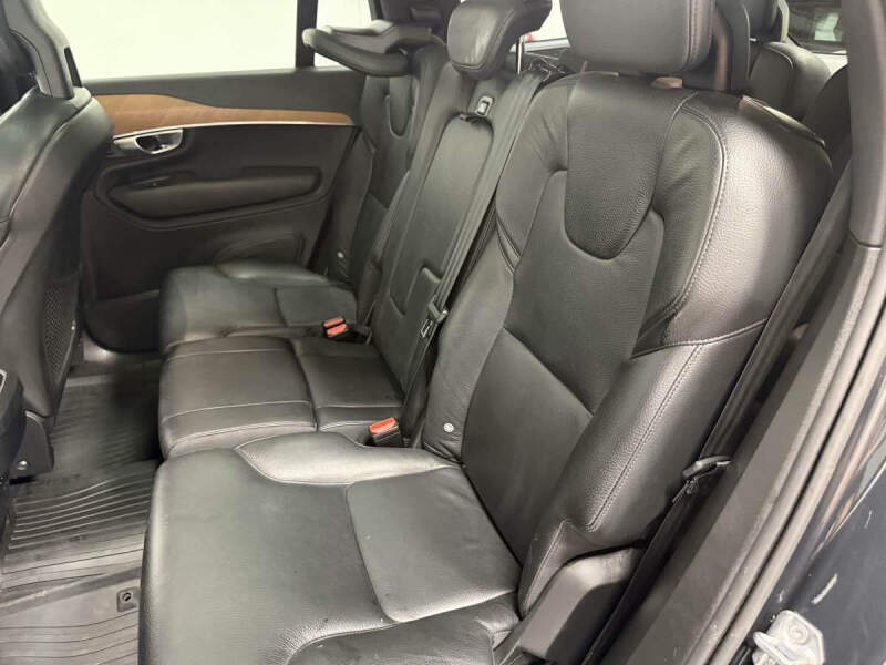 2021 Volvo XC90 T5 Momentum