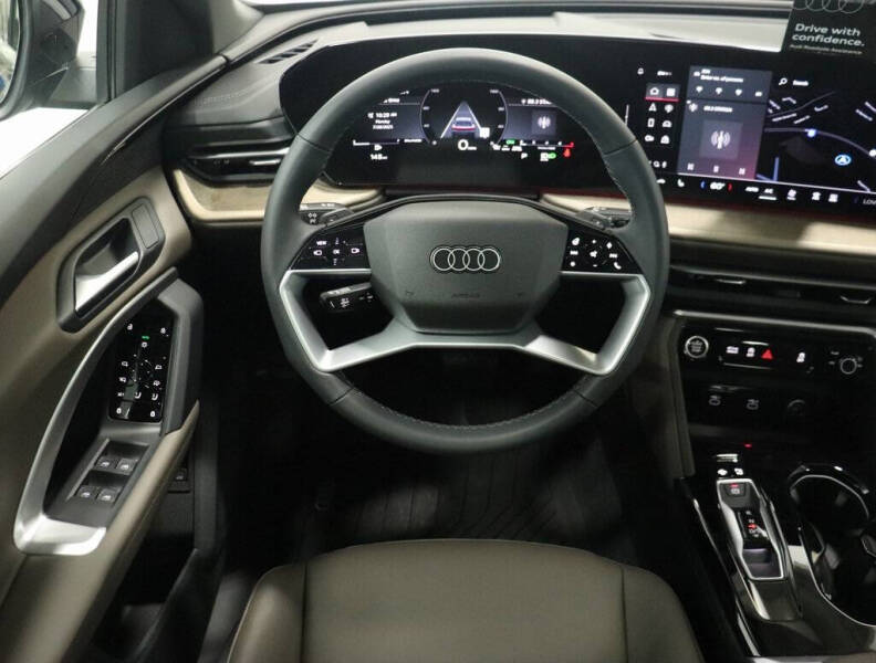 2025 Audi Q5 quattro Premium TFSI