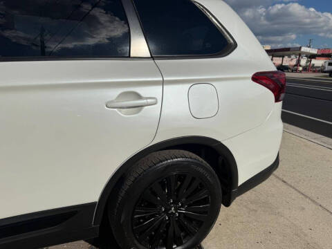 2020 Mitsubishi Outlander LE