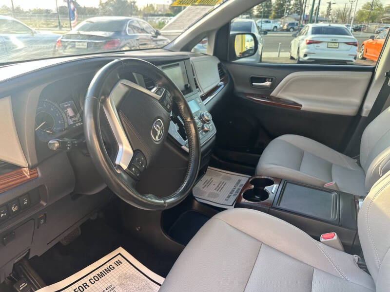 2017 Toyota Sienna Limited 7-Passenger