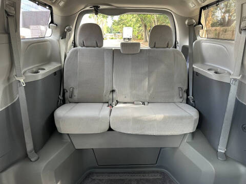 2015 Toyota Sienna LE Mobility 7-Passenger
