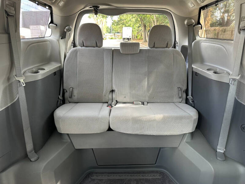 2015 Toyota Sienna LE Mobility 7-Passenger