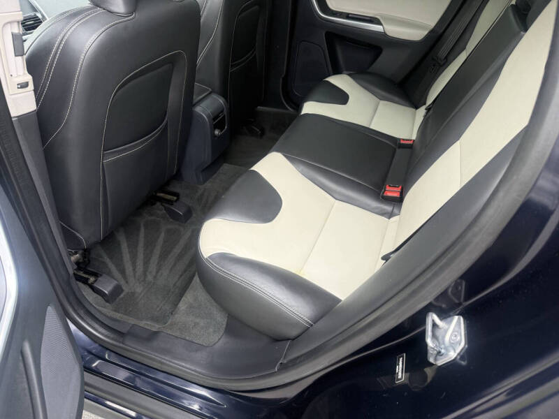 2017 Volvo XC60 T5 Dynamic