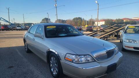 2005 Lincoln Town Car for sale at Kelly & Kelly Supermarket of Cars in Fayetteville NC