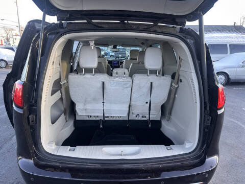 2017 Chrysler Pacifica Touring-L