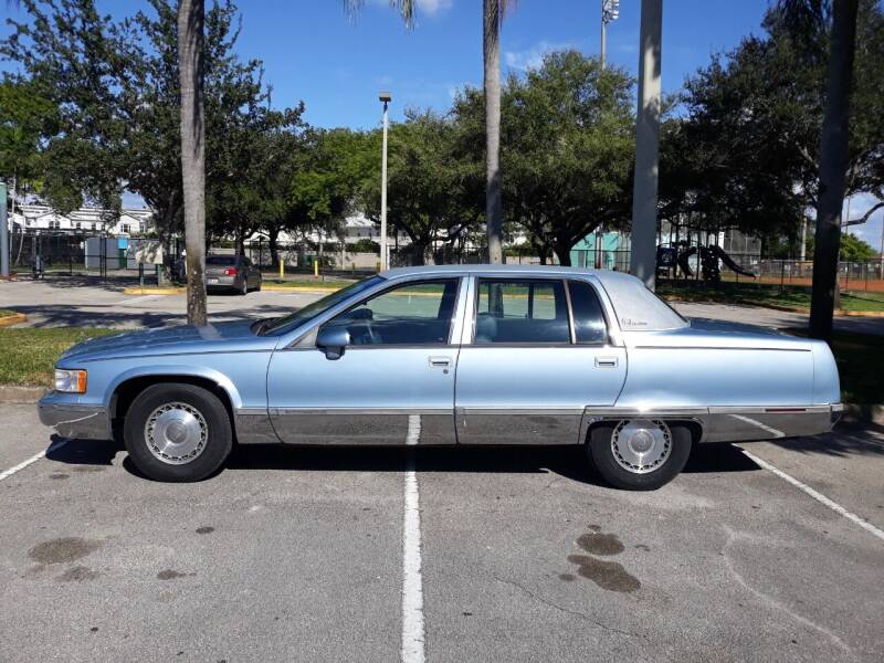 1993 Cadillac Fleetwood for sale at Car Mart Leasing & Sales in Hollywood FL