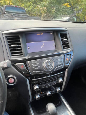 2017 Nissan Pathfinder SL