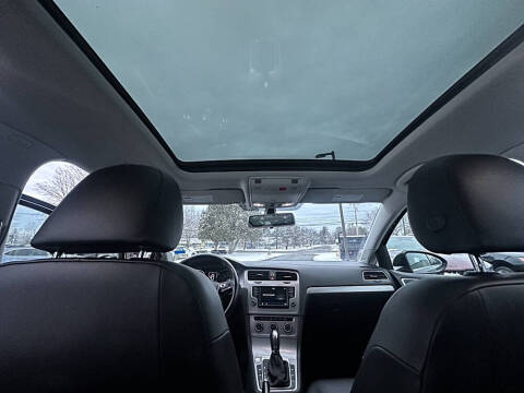 2017 Volkswagen Golf SportWagen