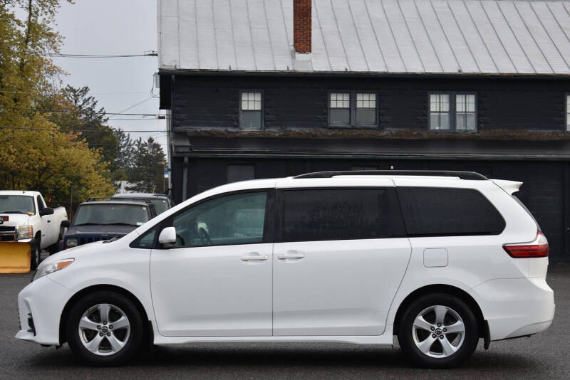 2018 Toyota Sienna LE 8-Passenger