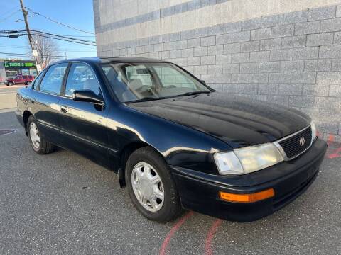 1996 Toyota Avalon for sale at Autos Under 5000 + JR Transporting in Island Park NY