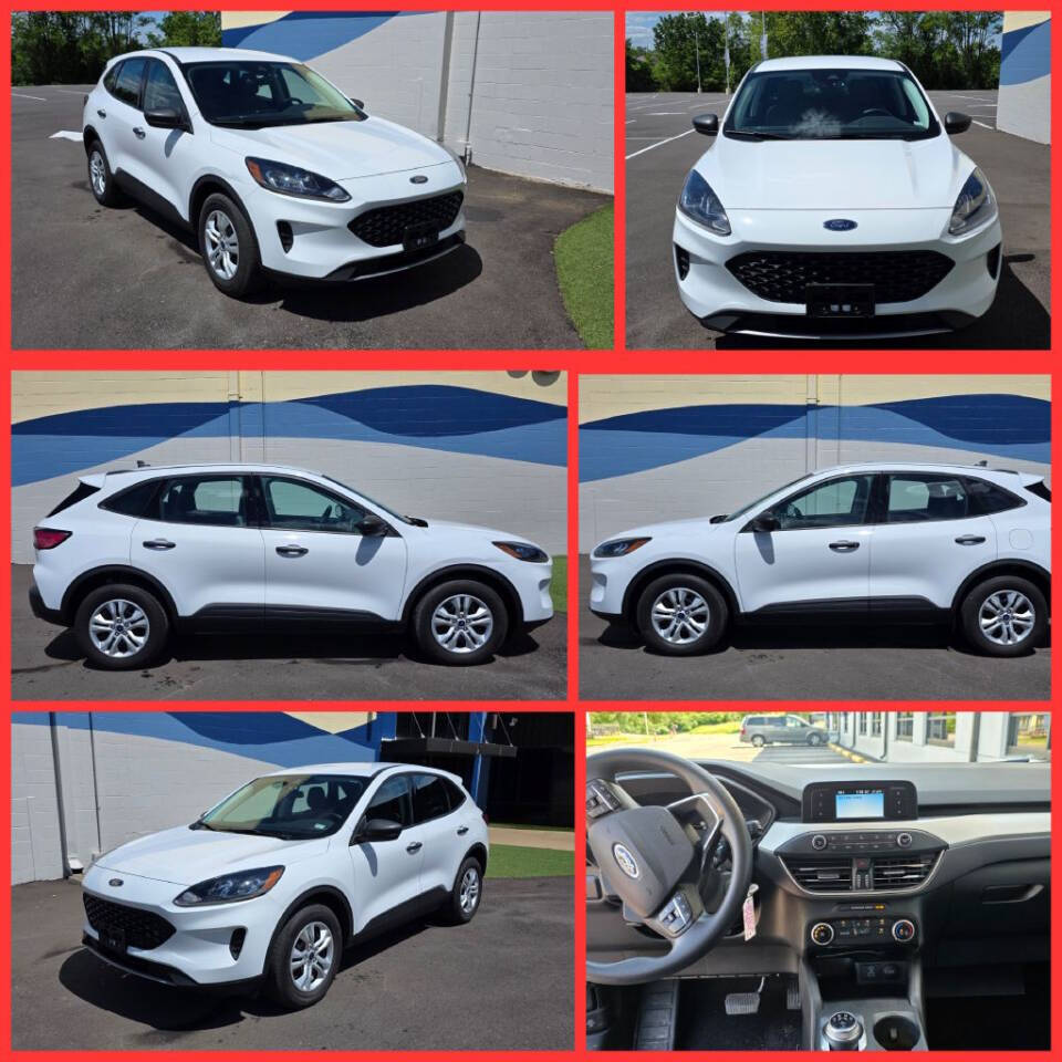 White 2022 Ford Escape S AWD S 4dr SUV 24