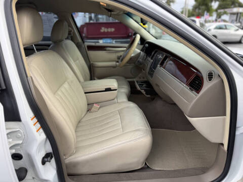 2003 Lincoln Town Car Signature