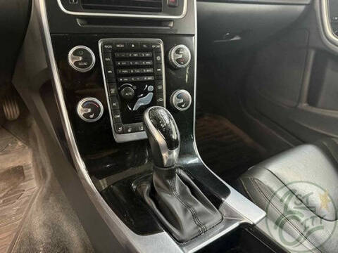 2016 Volvo V60 Cross Country T5 Platinum