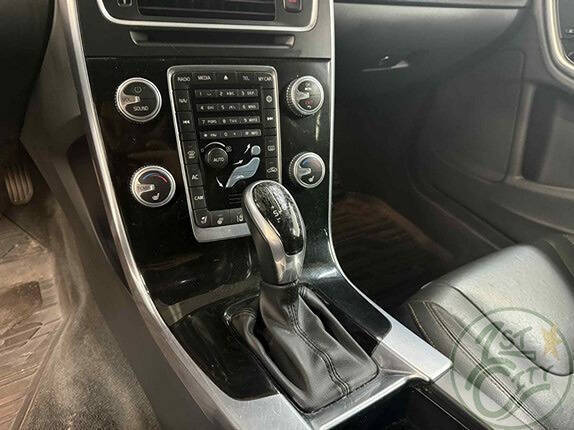 2016 Volvo V60 Cross Country T5 Platinum