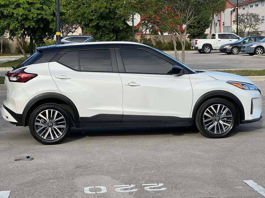 White 2024 Nissan Kicks SV SV 4dr Crossover 2