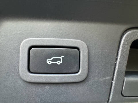 2018 Land Rover Range Rover Velar P380 R-Dynamic SE