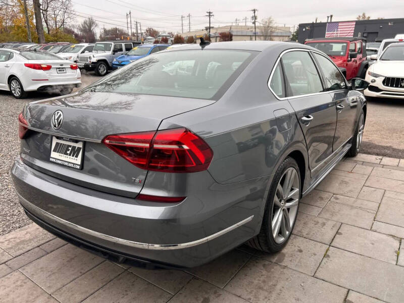 2017 Volkswagen Passat 1.8T R-Line