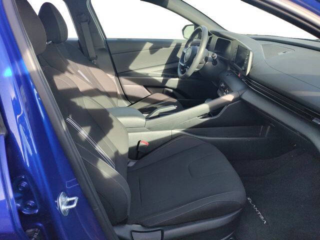 2025 Hyundai Elantra SEL Sport