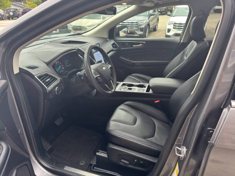 2022 Ford Edge Titanium