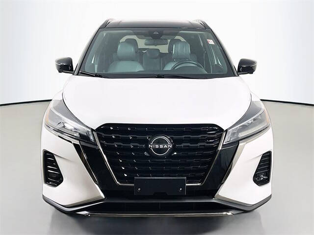 2022 Nissan Kicks SR