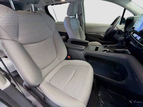 2022 Toyota Sienna LE 8-Passenger