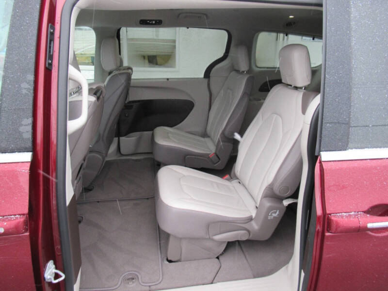 2017 Chrysler Pacifica Touring-L Plus