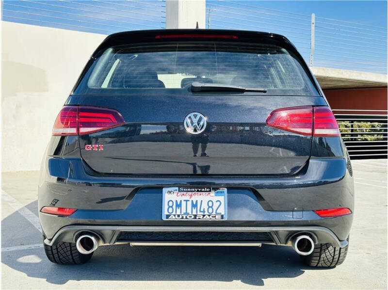 2019 Volkswagen Golf GTI SE photo 5