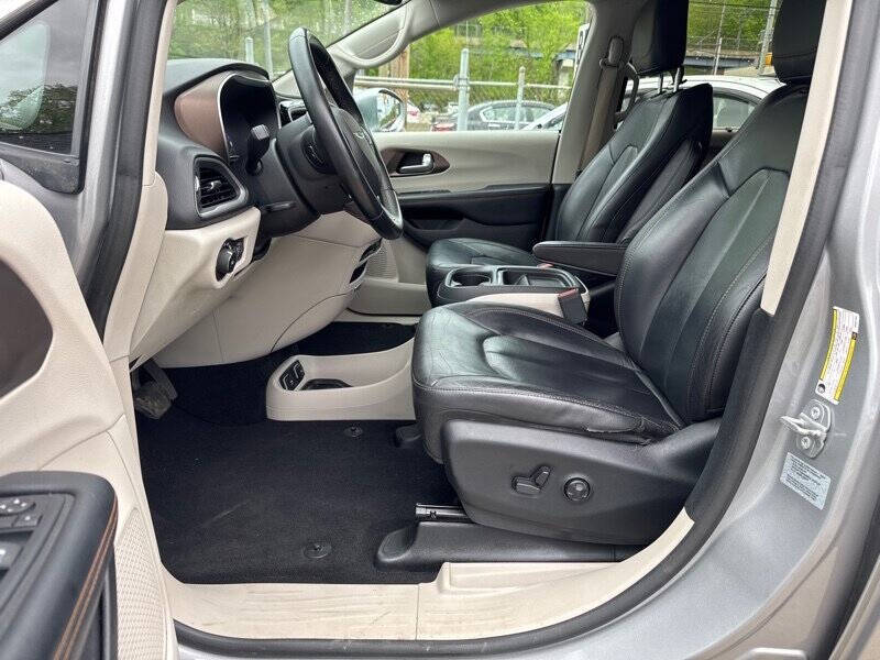 2017 Chrysler Pacifica Touring-L