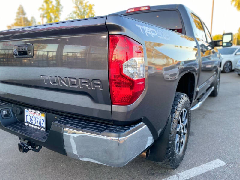 2016 Toyota Tundra SR5 photo 24