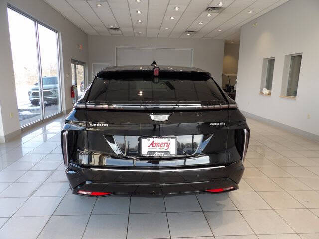 2024 Cadillac LYRIQ Luxury 2