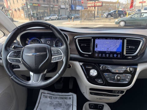 2017 Chrysler Pacifica Touring-L Plus