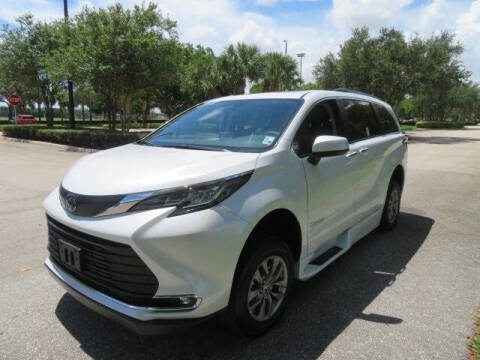 2023 Toyota Sienna XLE 8-Passenger