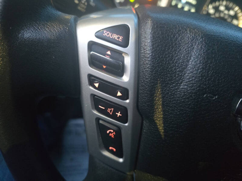 2017 Nissan Titan SV